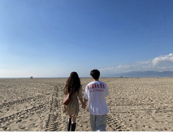 "예쁘게 봐주세요♥" 현아♥용준형, 손 꼭 잡고 열애 깜짝 고백