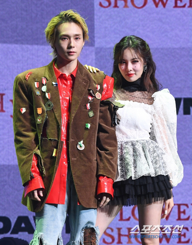 "예쁘게 봐주세요" 현아, ♥용준형과 공개열애..던과 결별 1년만 '또 …