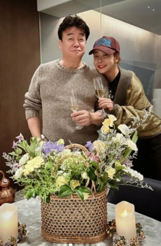소유진, ♥백종원 '결혼 11주년' 선물 자랑.."결혼식 날 마음가짐으로…