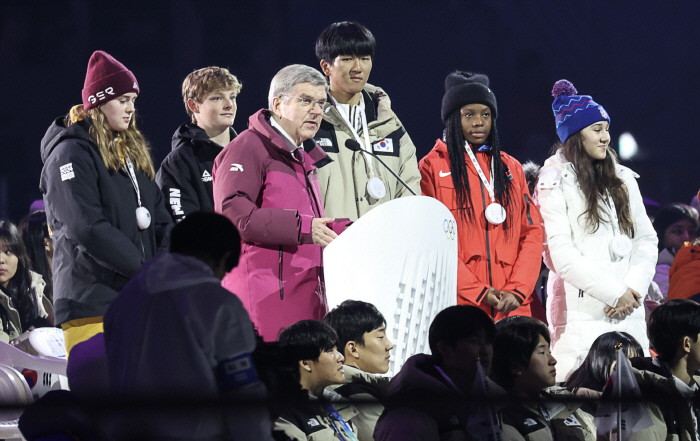 尹대통령"강원2024 개막을 선언합니다!" 바흐 IOC위원장"감사합니다!…