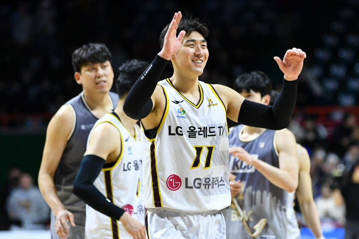 양홍석 쐐기 3점포로 KCC 제압한 LG, 단독 3위 등극. 정관장은 삼…