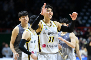 양홍석 쐐기 3점포로 KCC 제압한 LG, 단독 3위 등극. 정관장은 삼성 꺾고 3연패 탈출