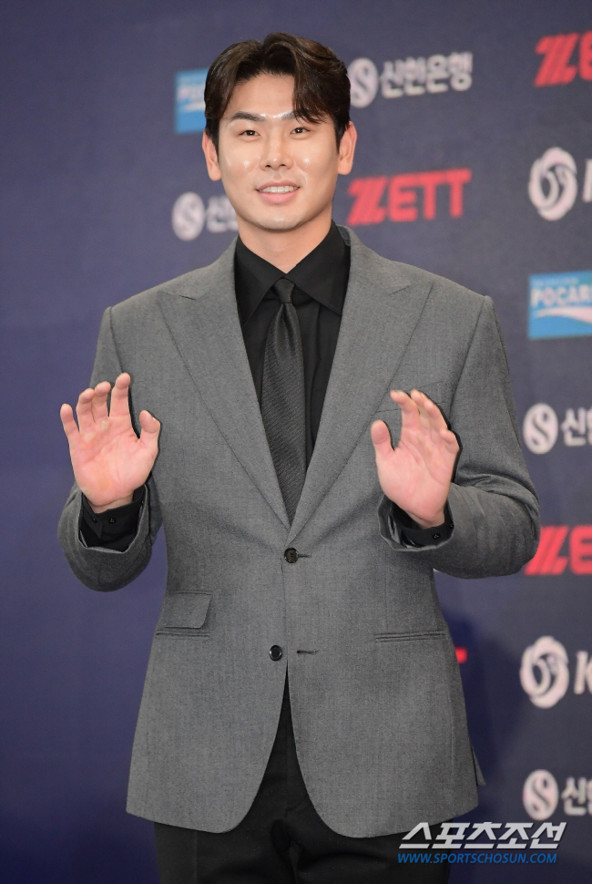"장타+준족 없는데…" 4년만에 5억원 돌파! 우승+MVP 후보→연봉 1…