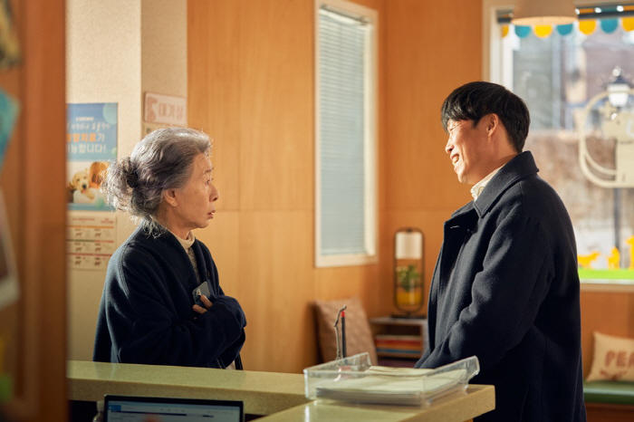 [SC이슈] "K-오컬트vs휴먼 드라마"…유해진, '도그데이즈'-'파묘'…