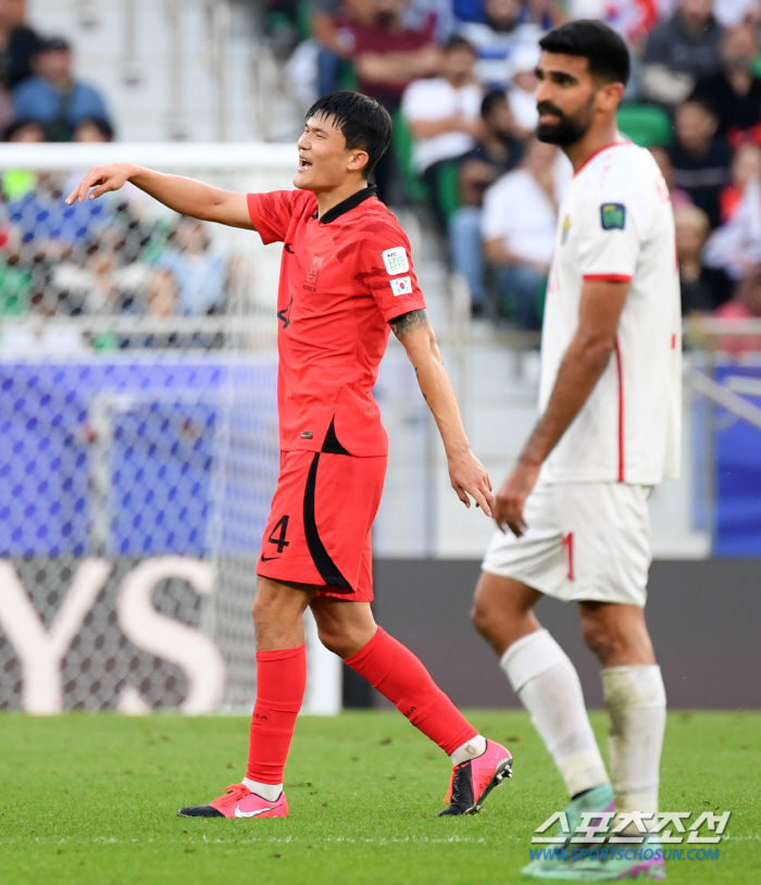 7경기 무실점→2경기 3실점, '흔들리는 수비진' 김민재만 보인다