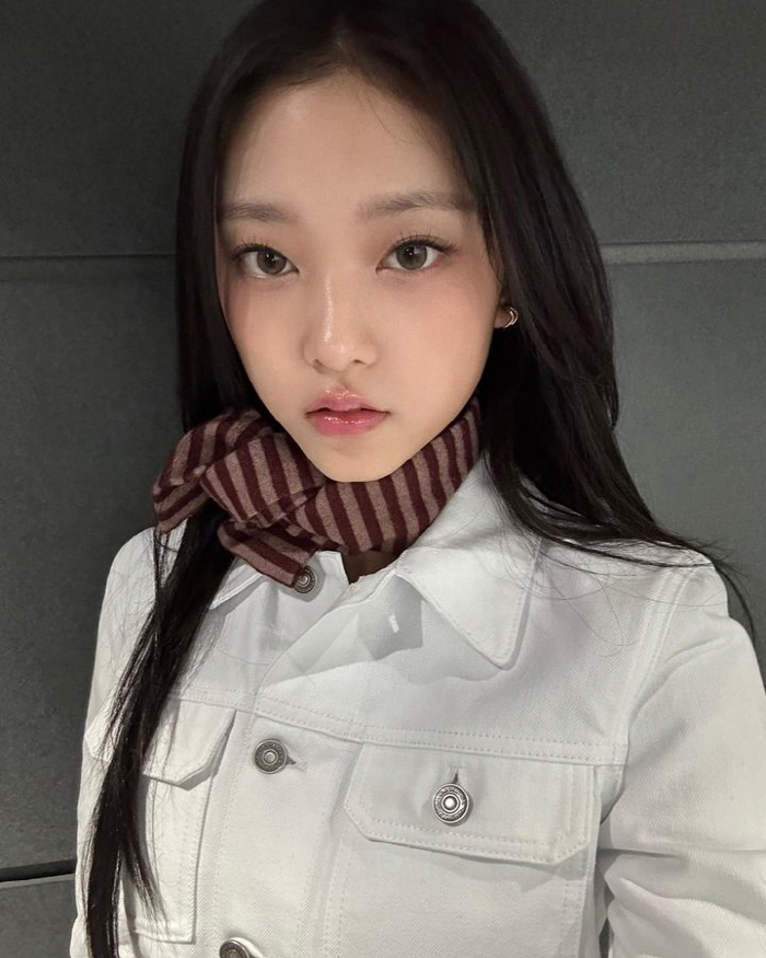 "고양이상의 정석"..뉴진스 해린, 패션위크에서도 돋보이는 미모