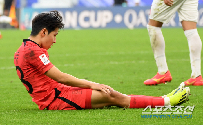 [카타르 현장인터뷰]'지쳐 쓰러진 이강인' 클린스만 감독의 격려 "매 경…