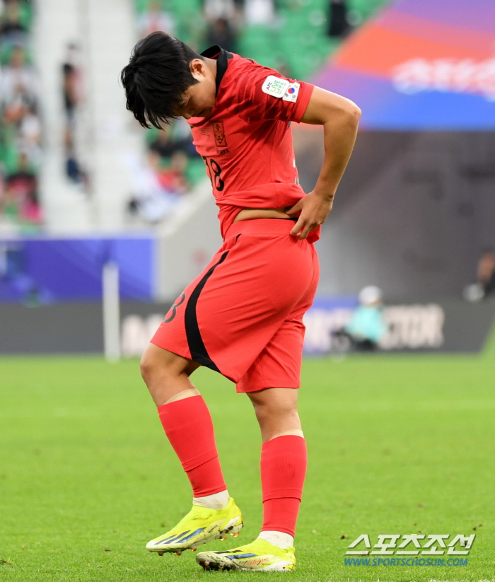 [카타르 현장인터뷰]'지쳐 쓰러진 이강인' 클린스만 감독의 격려 "매 경…