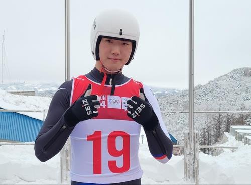 21일 평창 알펜시아 슬라이딩센터에서 열린 루지 남자 싱글 경기 마치고 포즈 취하는 김보근.[촬영 최송아]