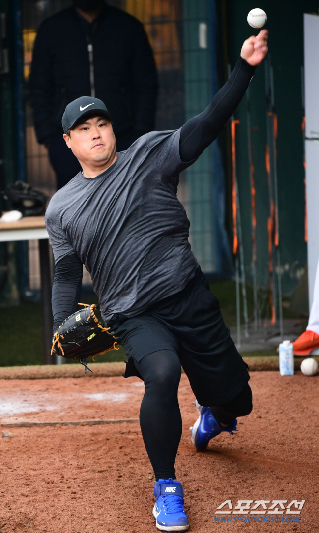 류현진 $1500만에 마이애미行? 도대체 어디로, MLB.com은 "볼티…