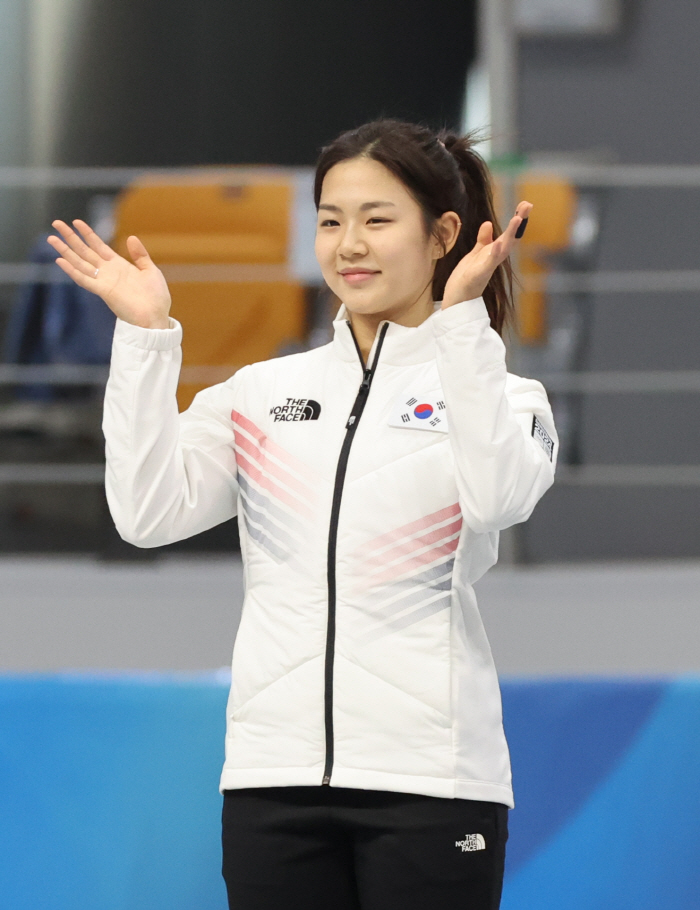 "이상화X고다이라 응원받은 '꽃다운 16세'정희단,빙속500m 첫 은메달…