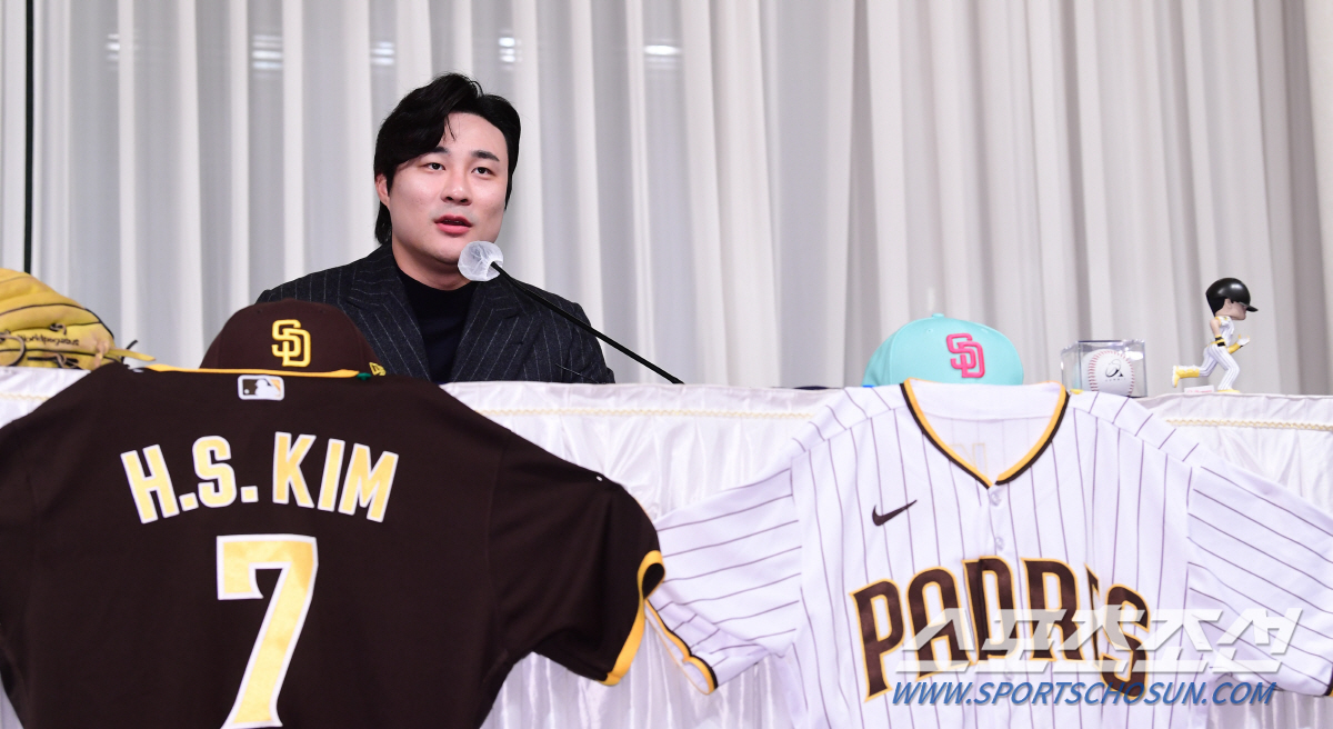MLB 샌디에이고 파드리스 김하성이 20일 삼성동 리베라호텔에서 열린 기자회견에서 소감을 말하고 있다. 김하성은 골든글러브 2개 부문(2루수, 유틸리티) 최종 후보에 올랐고, 유틸리티 부문 골든글러브를 수상했다. 삼성동=최문영 기자 deer@sportschosun.com/2023.11.20/