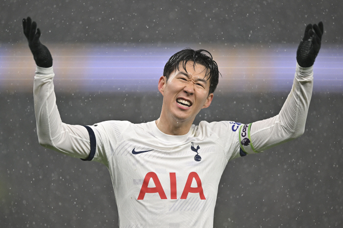'축잘알' 맨유 레전드의 주장 "안토니 팔고 차이 만들 수 있는 손흥민 …