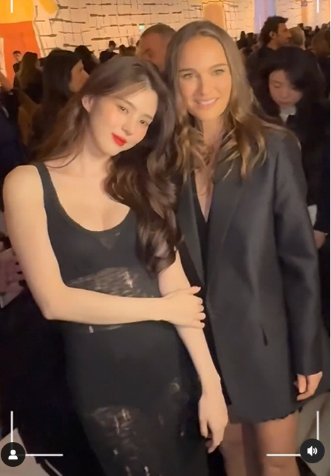 한소희, 나탈리 포트만과 깜짝 투샷 '韓美 여신 미모+우정'[SC이슈]