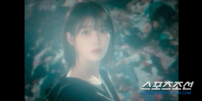 아이유-뷔, 왜 이런 모습으로? 신곡 속 아이유 목소리도 처음 공개돼