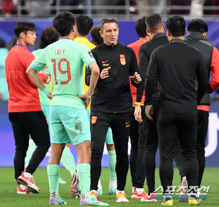 '동네북' 전락한 14억 中 축구, '0의 굴욕'→B~F조 3위에는 특별…