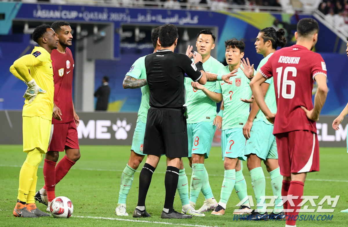 '동네북' 전락한 14억 中 축구, '0의 굴욕'→B~F조 3위에는 특별…