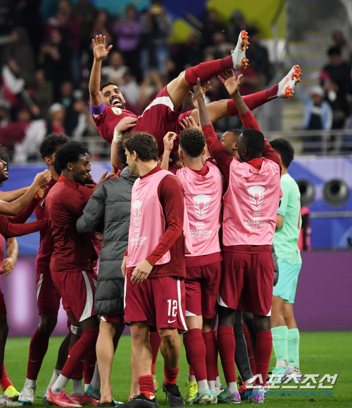 '동네북' 전락한 14억 中 축구, '0의 굴욕'→B~F조 3위에는 특별…