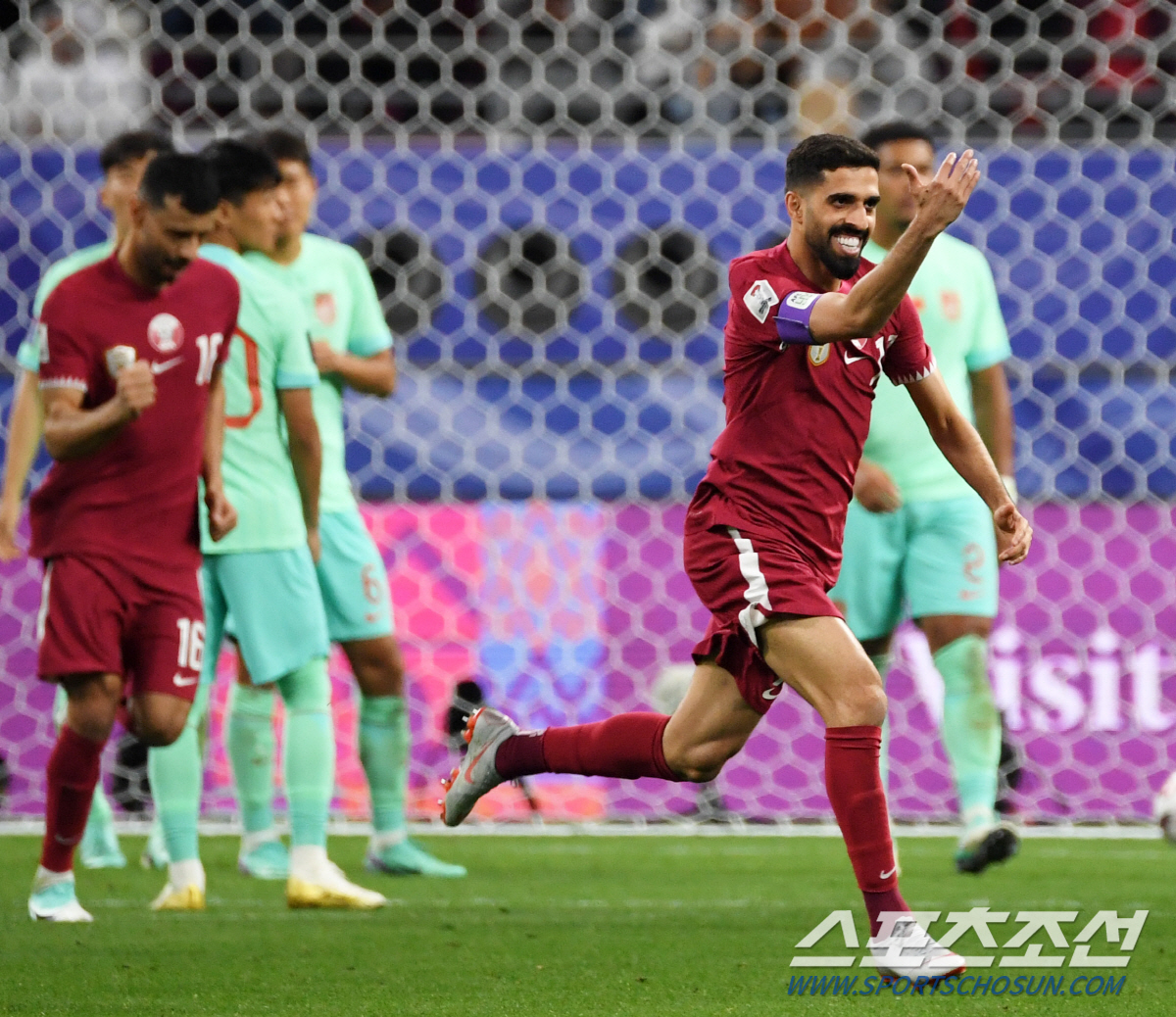'동네북' 전락한 14억 中 축구, '0의 굴욕'→B~F조 3위에는 특별…