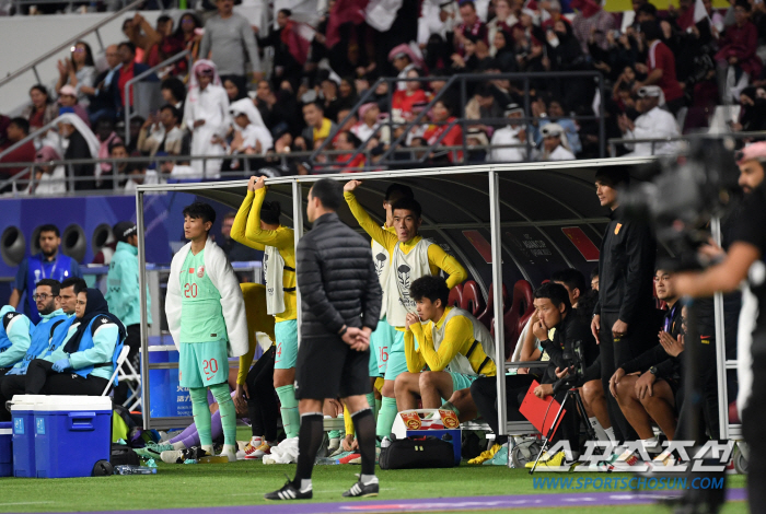 '동네북' 전락한 14억 中 축구, '0의 굴욕'→B~F조 3위에는 특별…