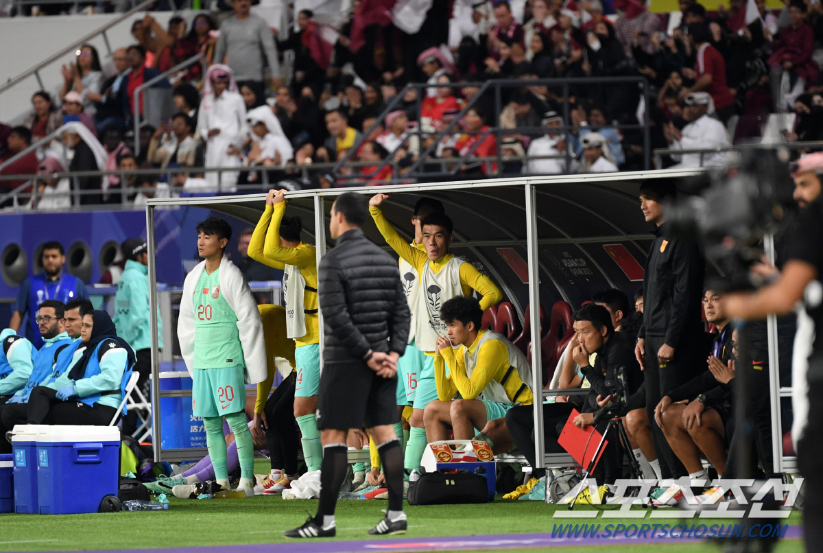 '동네북' 전락한 14억 中 축구, '0의 굴욕'→B~F조 3위에는 특별…
