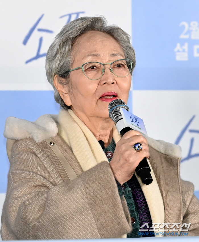 [SC현장] "엄청난 개런티 임영웅도 지지"…'소풍' 나문희X김영옥, '…