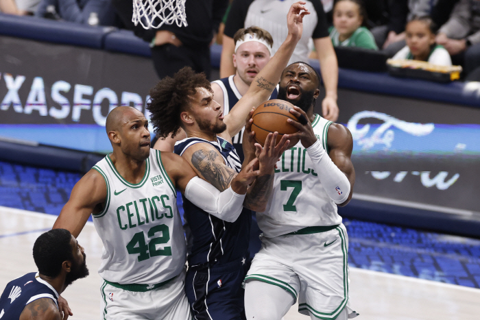 희비 엇갈린 LA 라이벌전. NBA 중간평가. 보스턴, 필라델피아 A+