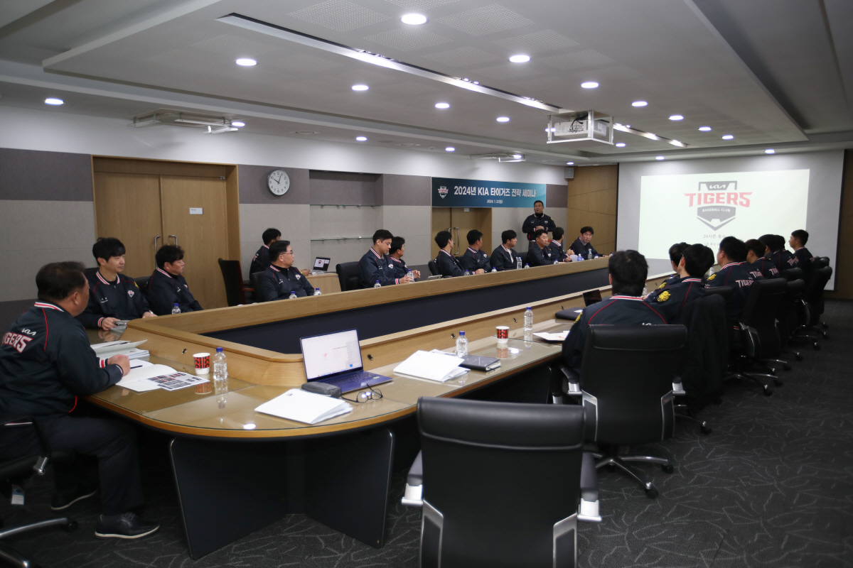 "우승이라는 목표 아래"…KIA 현장-프런트 머리 맞댔다