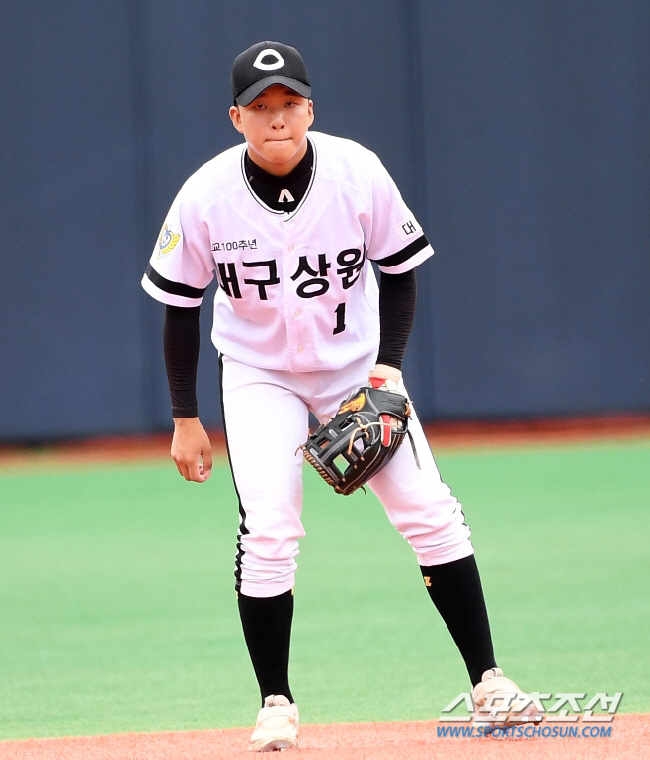 인터뷰에 임한 이호준. 김영록 기자