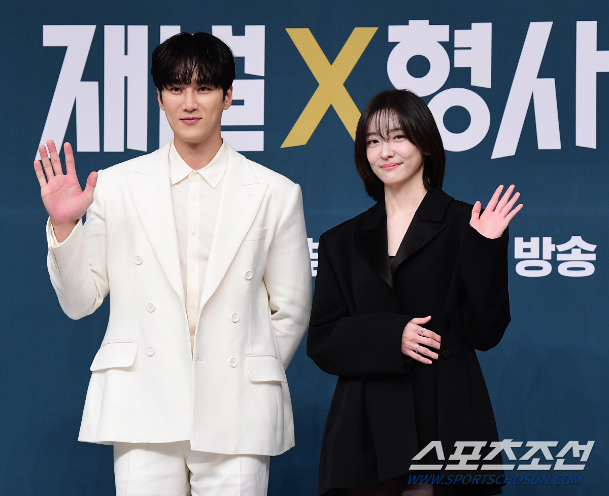 '재벌X형사' 박지현 "안보현과 두 번째 호흡? 속으로 환호성 질러" (…