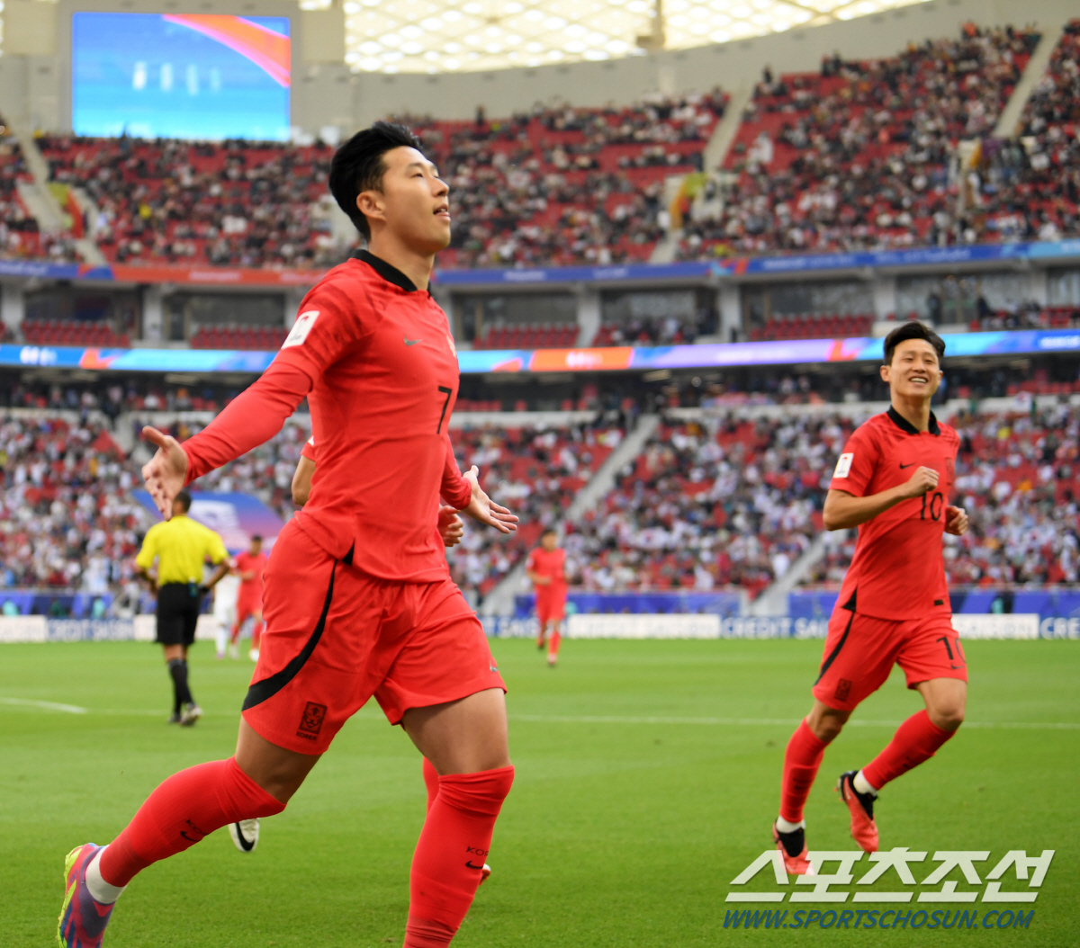 20일(현지시간) 카타르 도하 알투마마 스타디움에서 열린 2023 아시아축구연맹(AFC) 카타르 아시안컵 대한민국과 요르단의 경기. 손흥민이 선취골을 넣은 뒤 환호하고 있다. 도하(카타르)=박재만 기자 pjm@sportschosun.com/2023.01.20/