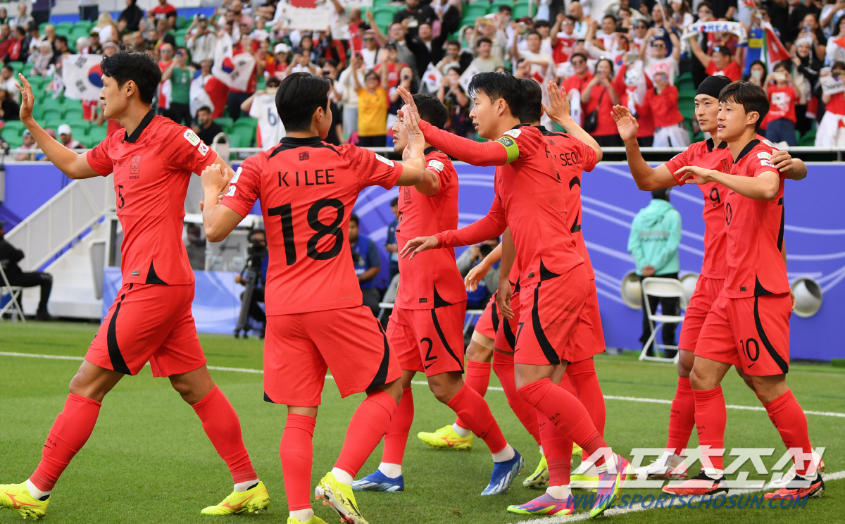 20일(현지시간) 카타르 도하 알투마마 스타디움에서 열린 2023 아시아축구연맹(AFC) 카타르 아시안컵 대한민국과 요르단의 경기. 손흥민이 선취골을 넣은 뒤 환호하고 있다. 도하(카타르)=박재만 기자 pjm@sportschosun.com/2023.01.20/