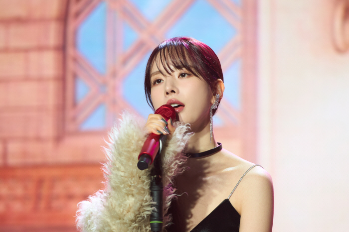 [SC현장] "우주소녀에 피해가지 않도록" 설아, 8년만의 솔로 데뷔(종…
