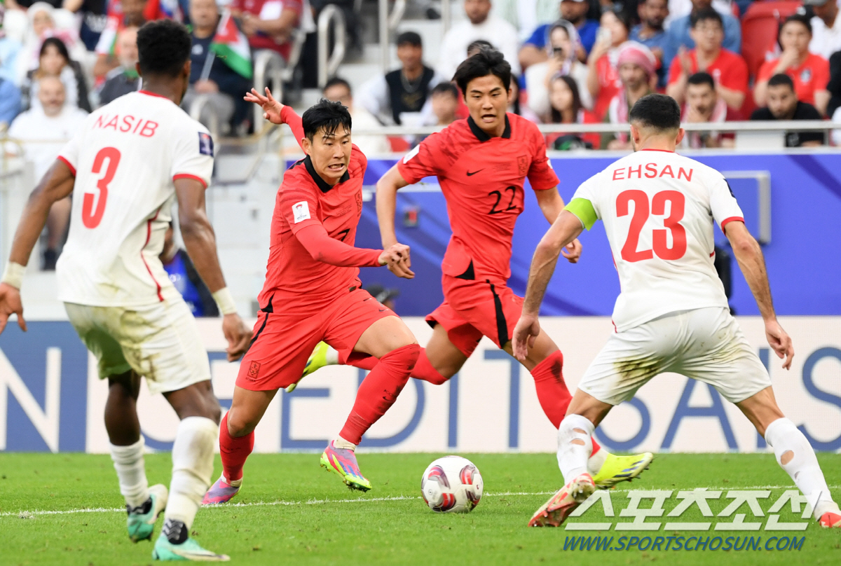 日언론, 결국 '한·일전' 진심 표출  "전력 우위지만.. 부담스럽다, …