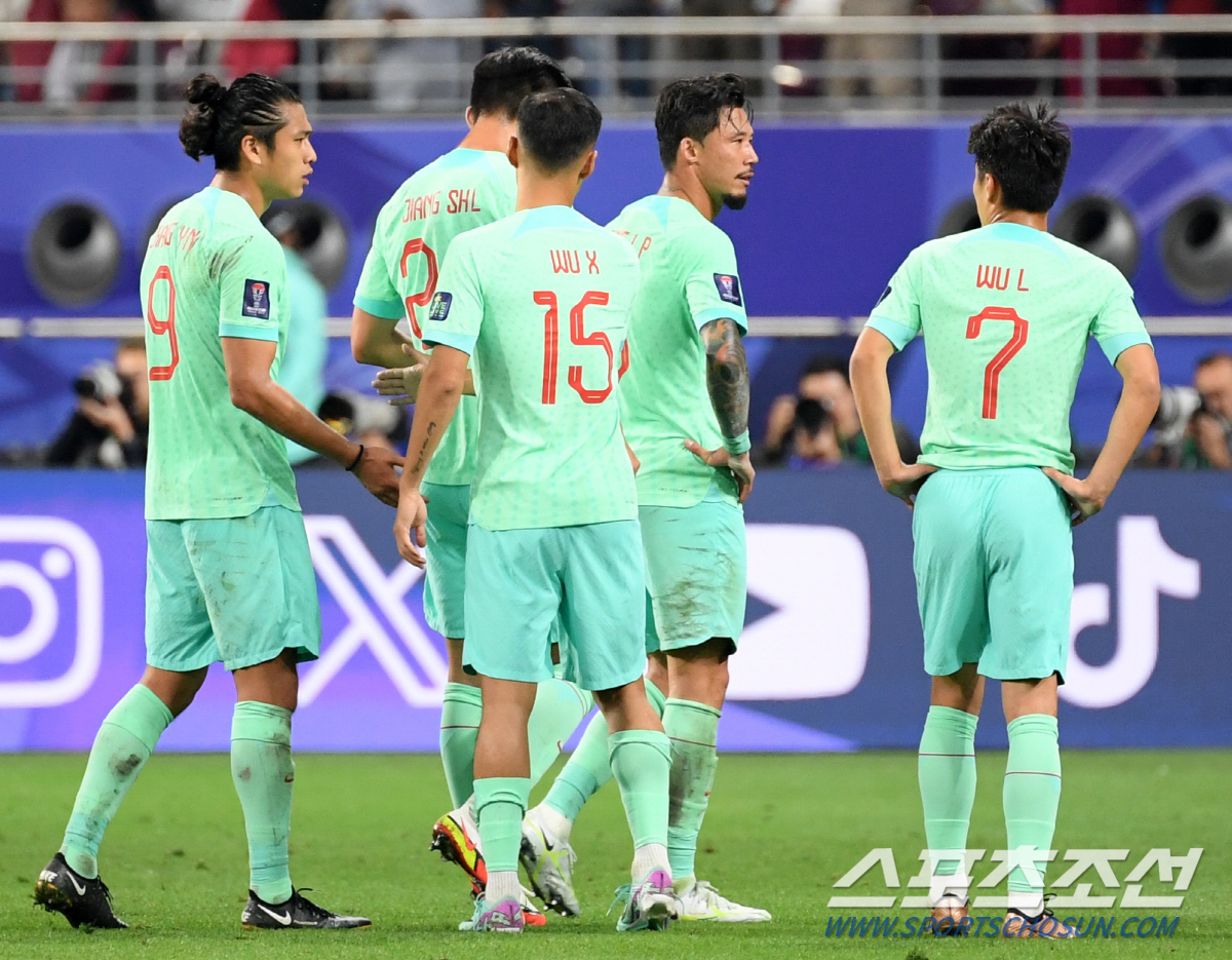 '0골 무승으로 16강?" 꿈도 야무졌던 중국, 24시간도 안 지나 희망…
