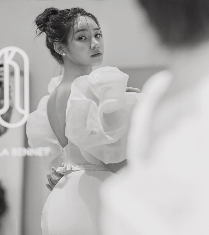 '결혼 앞둔' AOA 유나, ♥작곡가 신랑과 "사랑 넘쳐"..눈부신 드레…