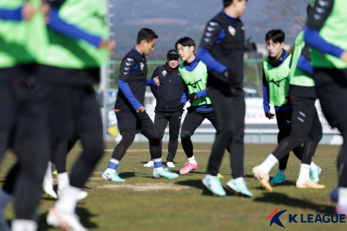 [전훈인터뷰] 김현석 충남아산 신임감독의 포부 "너무나 갈망했던 자리, …