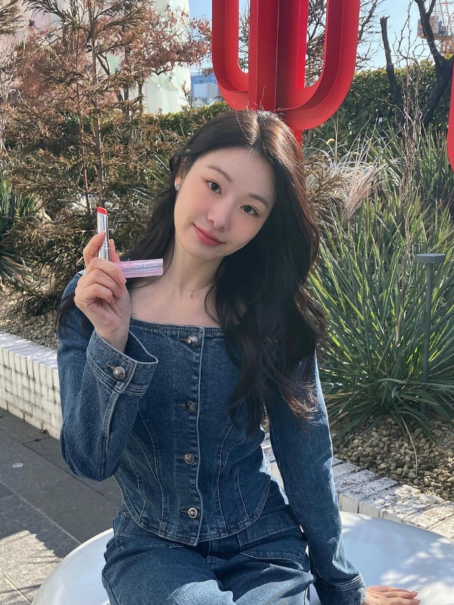 '♥고우림' 김연아, 청순 단아한 여신으로 변신…청청패션으로 봄 분위기 …