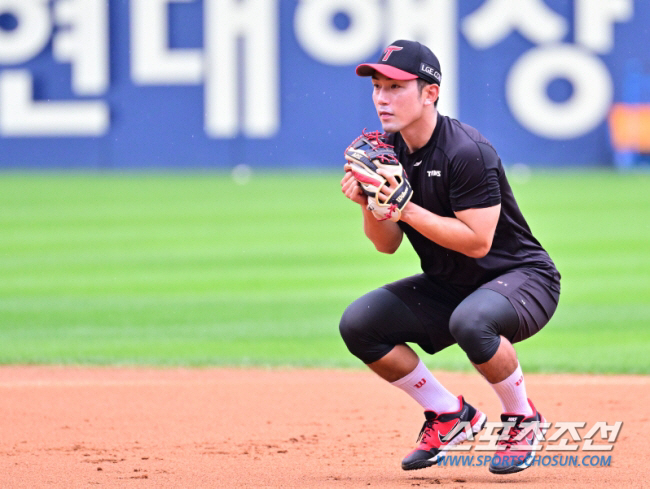주전 2루수가 있는데도 뛰어들었다…201안타의 전설, KIA 정말 우승 …