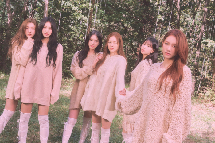'발매 D-1' 위클리, 신곡 '스트레인저' 감상 포인트 셋…#감성 보컬…