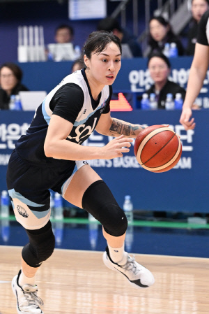 후반기 반전행진 신한은행, 하나원큐에 2점차 역전승