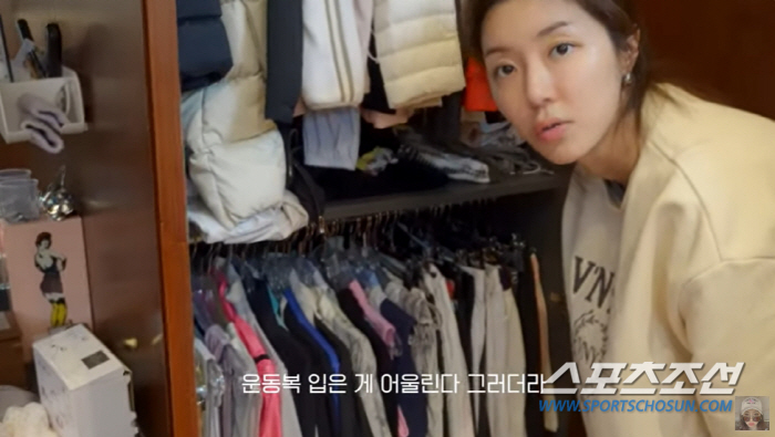 "서울 집에 반 정도 더 있어". 박한별, 옷 방 최초 공개…'활동 중단…