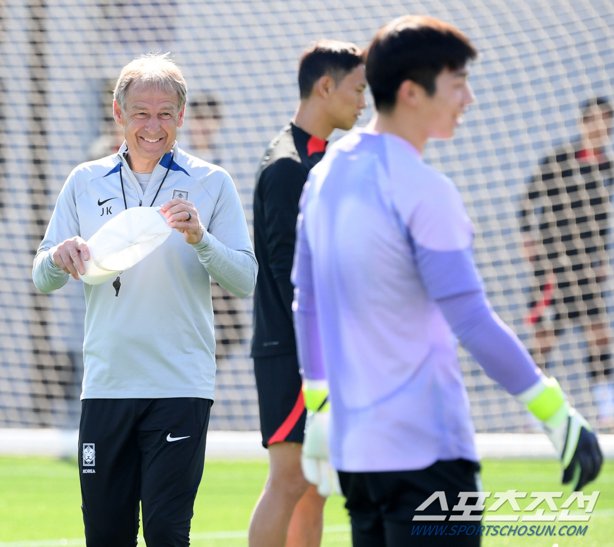 [카타르NOW] "소니 해줘!" 클린스만 감독 '해줘 축구'. SON을 …