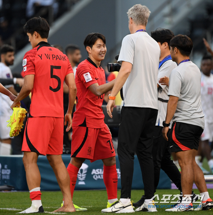 [카타르ON]'우승후보' 한국과 일본 16강 '조기' 격돌? '최악의 시…