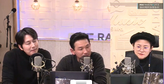"채널 돌리다 깜짝"…황정민·정우성, '정희' 스페셜DJ "1천만 공약 …