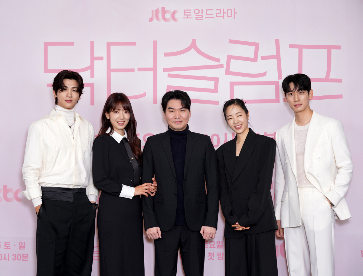 [SC현장] "엄마 됐지만 달라진 건 없어"…'닥터슬럼프' 박형식X박신혜…
