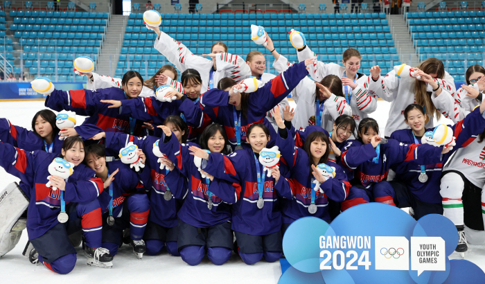 대한민국 아이스하키 소녀들의 '중꺾마'쾌거,강원2024 첫 은메달!