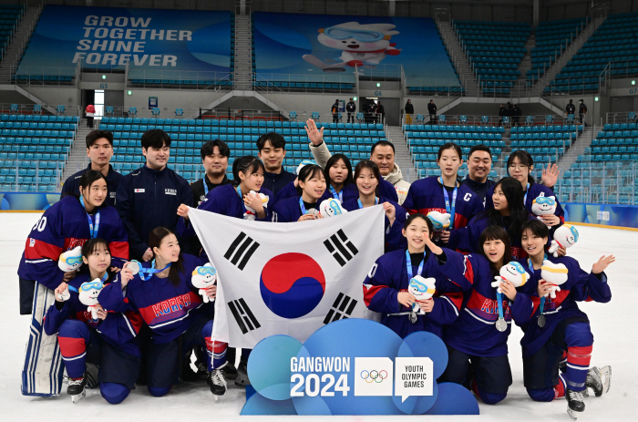 대한민국 아이스하키 소녀들의 '중꺾마'쾌거,강원2024 첫 은메달!