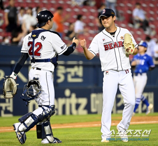 FA 홍건희 두산 잔류. 2+2년 총액 24억5천만원. +2년 15억은 …