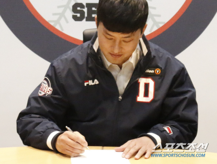 FA 홍건희 두산 잔류. 2+2년 총액 24억5천만원. +2년 15억은 …